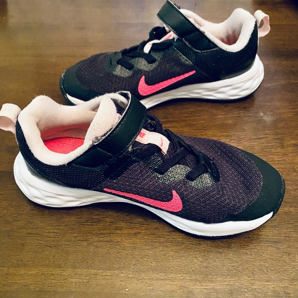 Girls Nike size 13c, hot pink, black and white sneakers